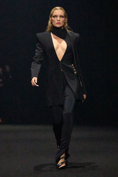 Look 11